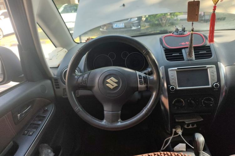 Used Suzuki SX4 2012 1.6L Automatic Ruiqi Model Steering Wheel