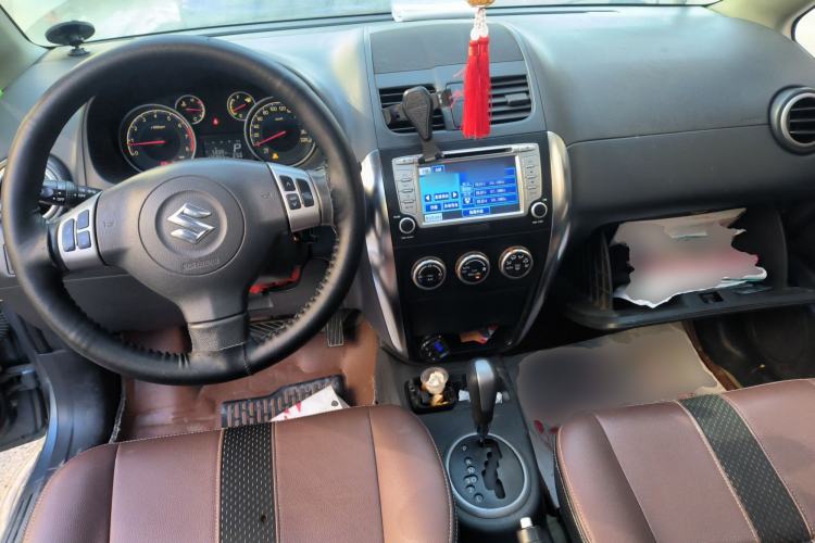 Used Suzuki SX4 2012 Ruiqi 1.8L Automatic Sport Model Center Console