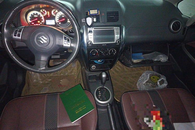 Used Suzuki SX4 2012 1.6L Automatic Ruiqi Model Center Console