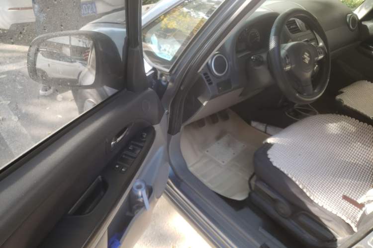 Used Suzuki SX4 2012 1.6L Manual Ruiqi Model Driver Seat