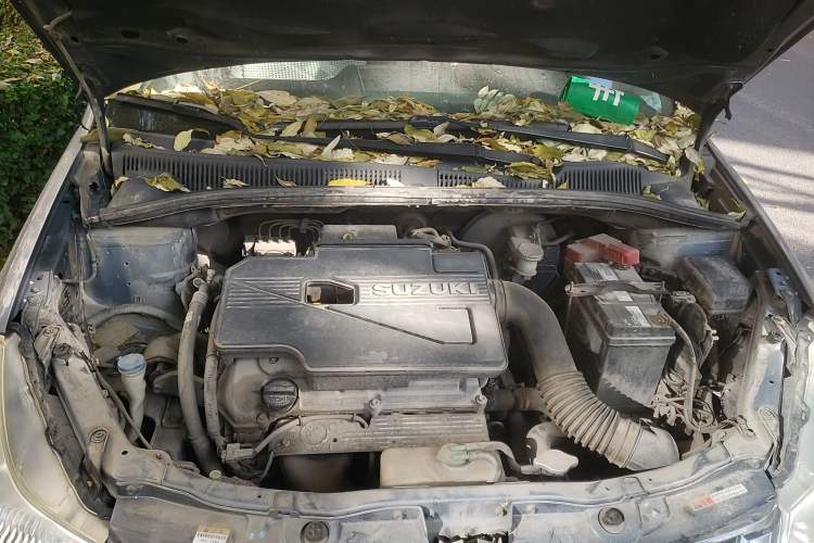 Used Suzuki SX4 2012 1.6L Manual Ruiqi Model Engine Bay