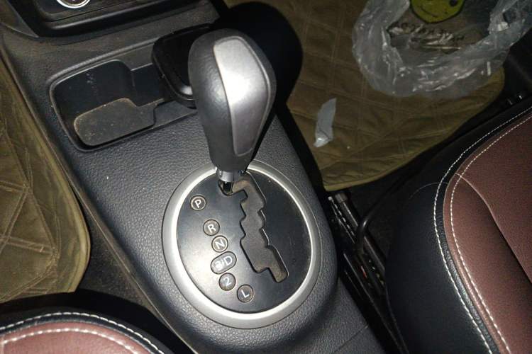 Used Suzuki SX4 2012 1.6L Automatic Ruiqi Model Gear Lever