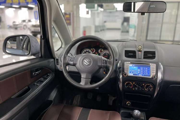 Used Suzuki SX4 2012 1.6L Manual Ruiqi Model Interior 2