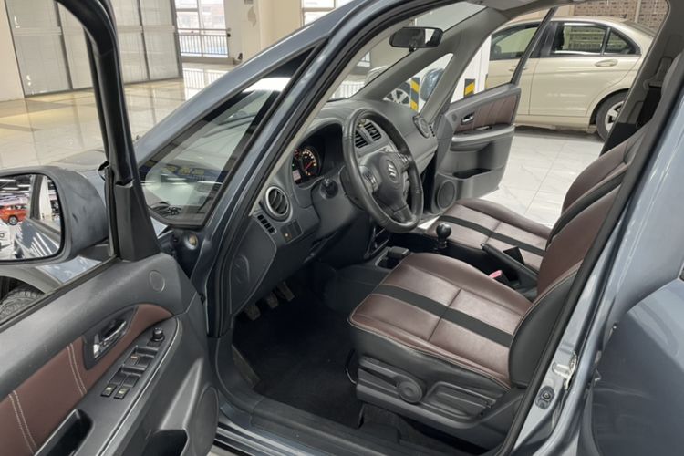 Used Suzuki SX4 2012 1.6L Manual Ruiqi Model Interior 3