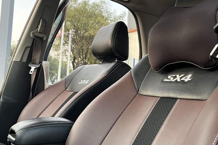Used Suzuki SX4 2012 1.6L Automatic Ruiqi Model Interior 3