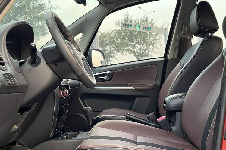 Used Suzuki SX4 2012 1.6L Automatic Ruiqi Model Interior 5