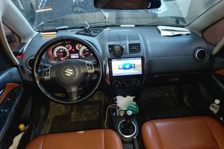 Used Suzuki SX4 2012 1.6L Manual Ruiqi Model Center Console