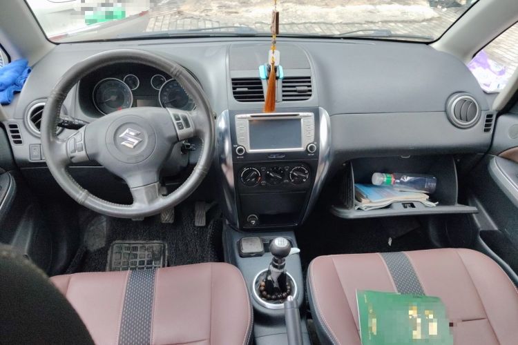 Used Suzuki SX4 2012 1.6L Manual Ruiqi Model Center Console