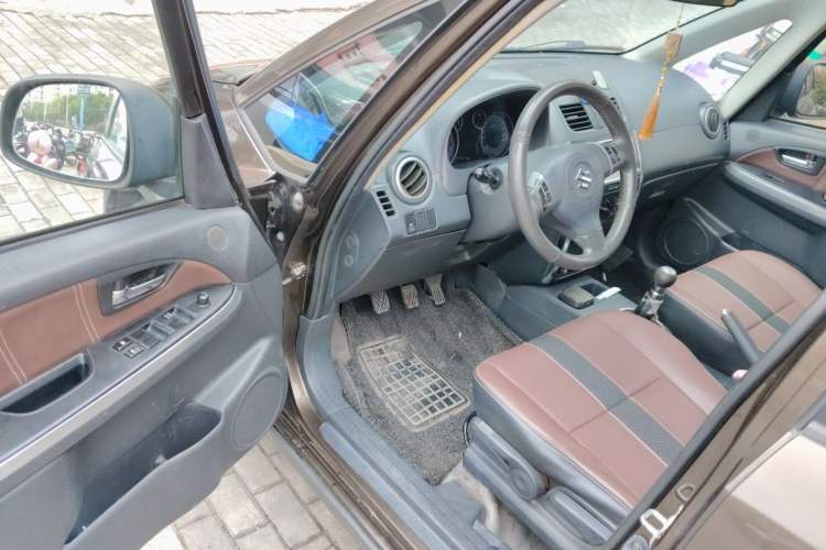 Used Suzuki SX4 2012 1.6L Manual Ruiqi Model Driver Seat