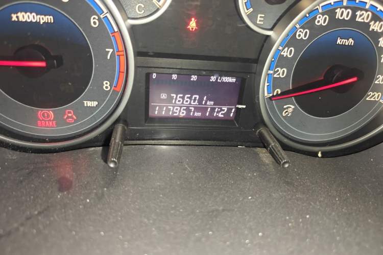 Used Suzuki SX4 2012 1.6L Manual Ruiqi Model Odometer Close Up