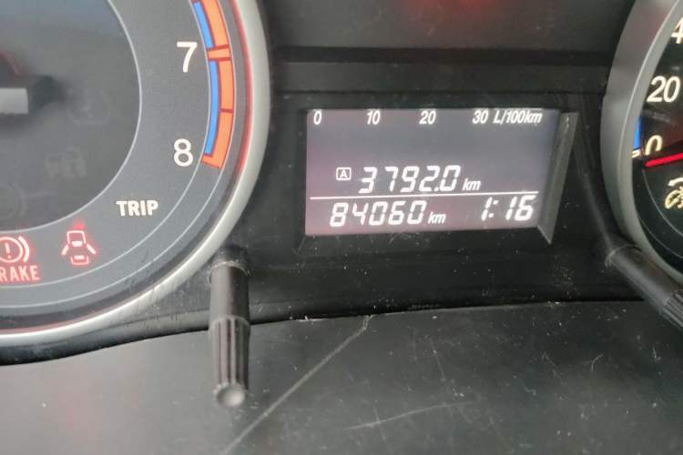 Used Suzuki SX4 2012 1.6L Manual Ruiqi Model Odometer Close Up