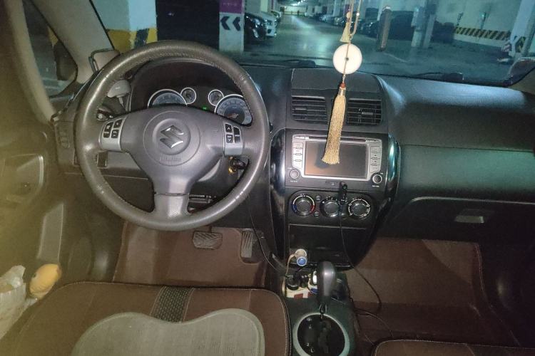 Used Suzuki SX4 2012 1.6L Automatic Ruiqi Model Center Console