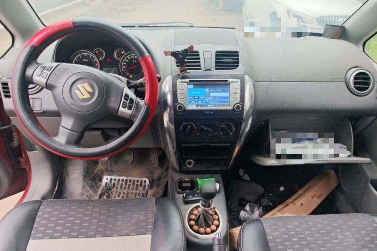 Used Suzuki SX4 2012 1.6L Manual Ruiqi Model Center Console