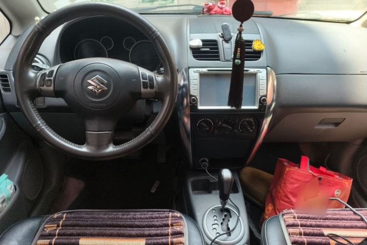 Used Suzuki SX4 2012 1.6L Automatic Ruiqi Model Center Console