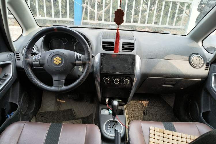 Used Suzuki SX4 2012 1.6L Automatic Ruiqi Model Center Console
