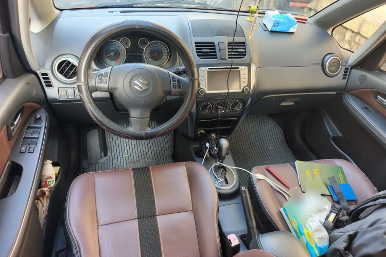 Used Suzuki SX4 2012 1.6L Automatic Ruiqi Model Center Console