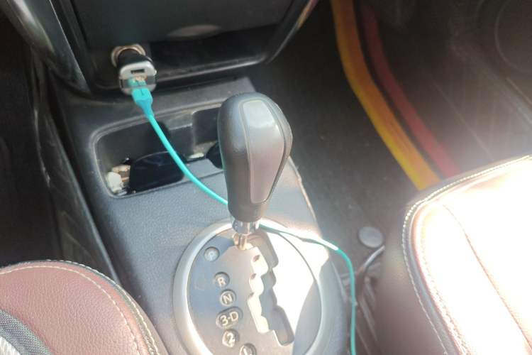 Used Suzuki SX4 2012 1.6L Automatic Ruiqi Model Gear Lever