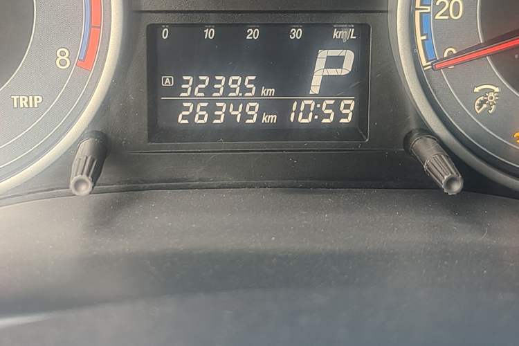 Used Suzuki SX4 2012 1.6L Automatic Ruiqi Model Odometer Close Up