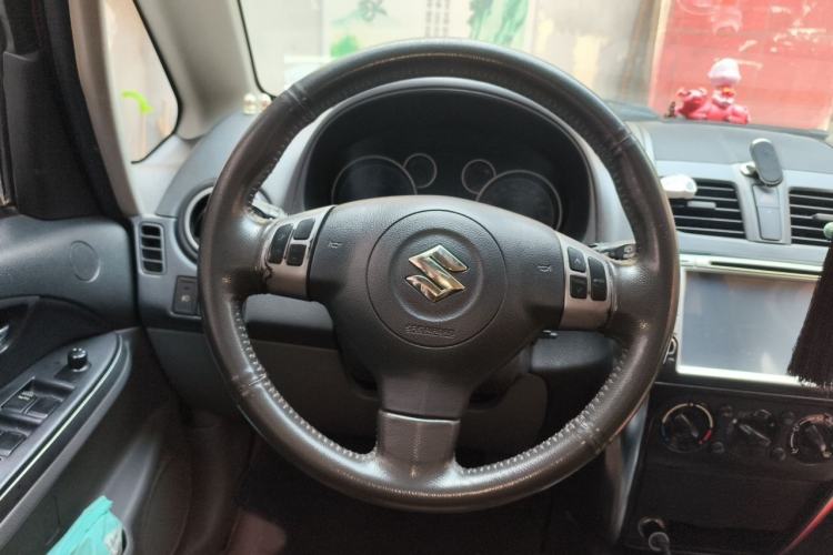 Used Suzuki SX4 2012 1.6L Automatic Ruiqi Model Steering Wheel