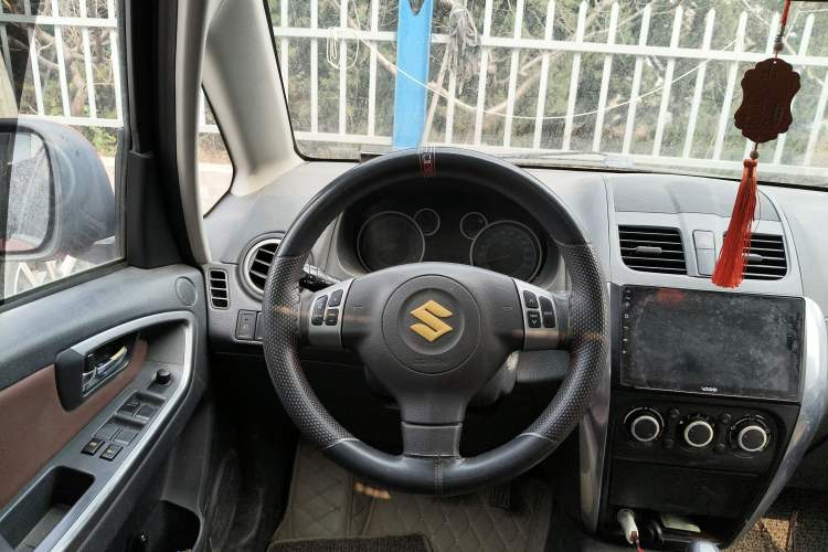 Used Suzuki SX4 2012 1.6L Automatic Ruiqi Model Steering Wheel