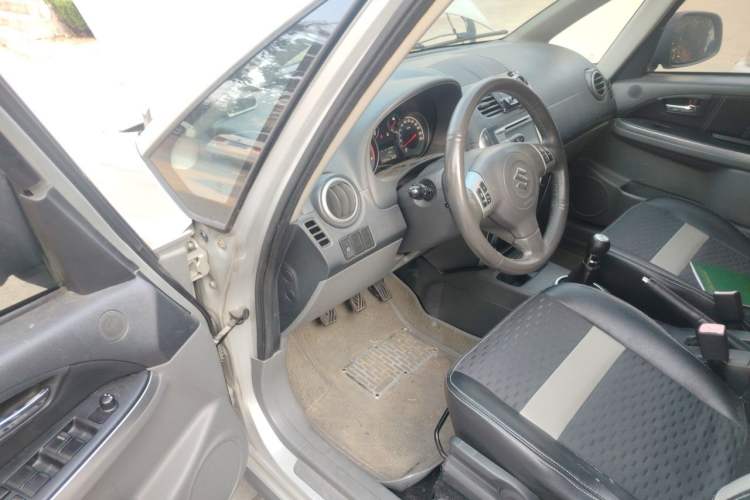 Used Suzuki SX4 2012 1.6L Manual Ruiqi Model Driver Seat