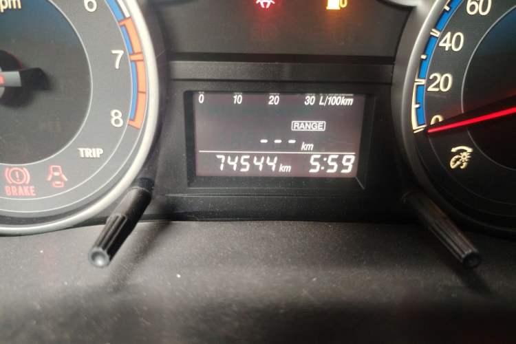 Used Suzuki SX4 2012 1.6L Manual Ruiqi Model Odometer Close Up