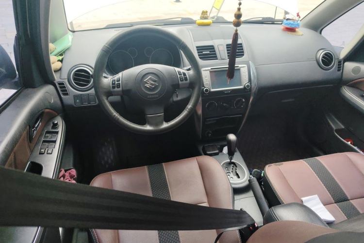 Used Suzuki SX4 2012 1.6L Automatic Ruiqi Model Center Console