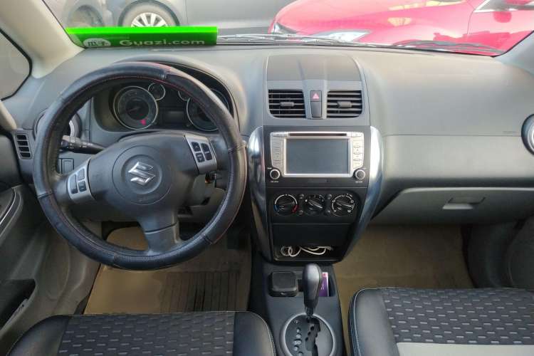 Used Suzuki SX4 2012 1.6L Automatic Ruiqi Model Center Console