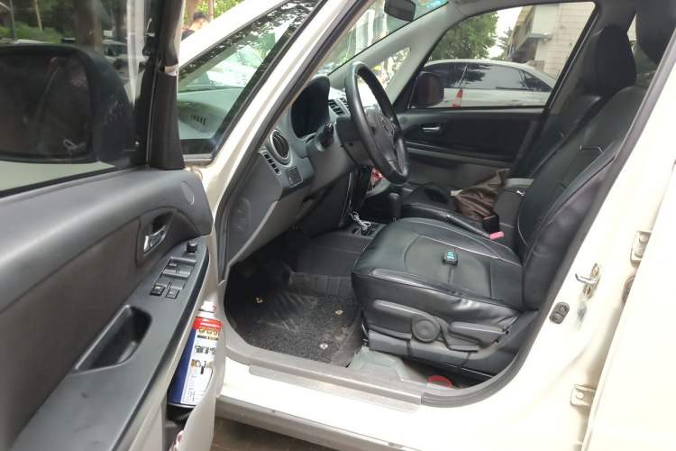 Used Suzuki SX4 2012 1.6L Automatic Ruiqi Model Driver Seat