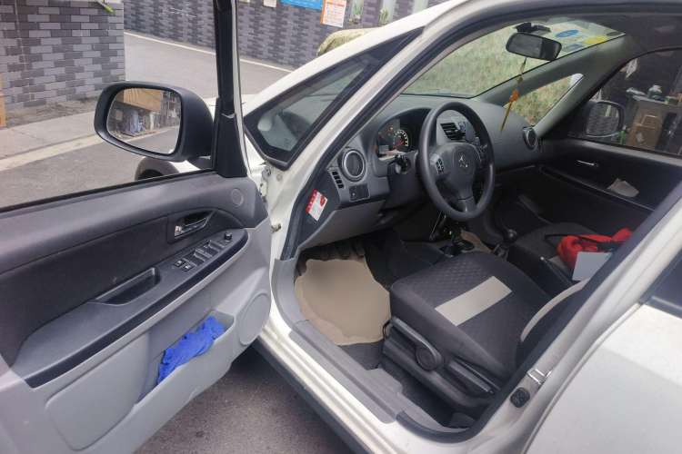 Used Suzuki SX4 2012 1.6L Manual Ruiqi Model Driver Seat