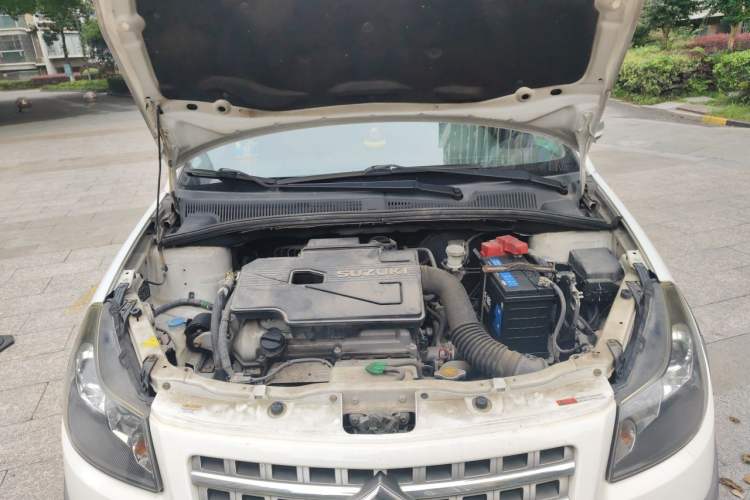 Used Suzuki SX4 2012 1.6L Automatic Ruiqi Model Engine Bay