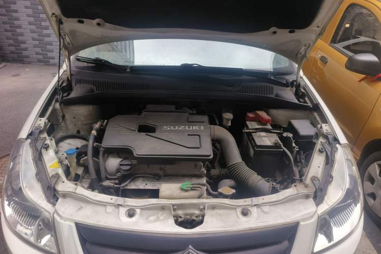 Used Suzuki SX4 2012 1.6L Manual Ruiqi Model Engine Bay
