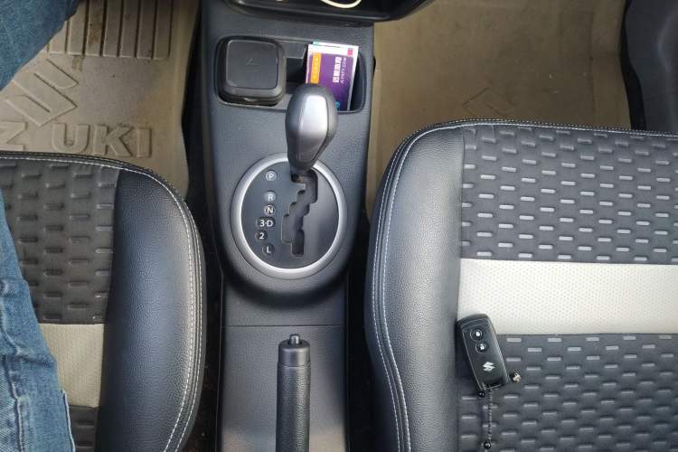 Used Suzuki SX4 2012 1.6L Automatic Ruiqi Model Gear Lever