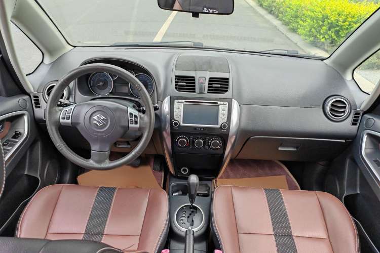Used Suzuki SX4 2012 1.6L Automatic Ruiqi Model Interior 1