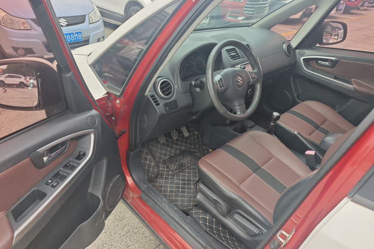 Used Suzuki SX4 2012 1.6L Manual Ruiqi Model Interior 2