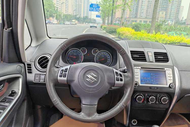 Used Suzuki SX4 2012 1.6L Automatic Ruiqi Model Interior 2