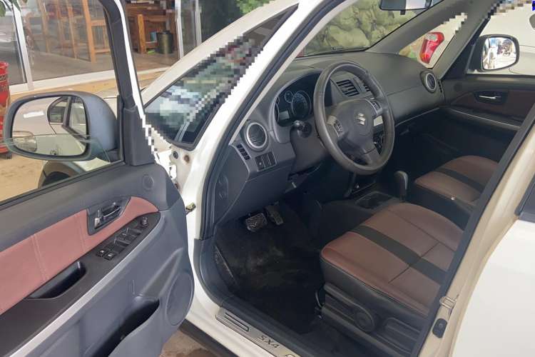 Used Suzuki SX4 2012 1.6L Automatic Ruiqi Model Interior 2