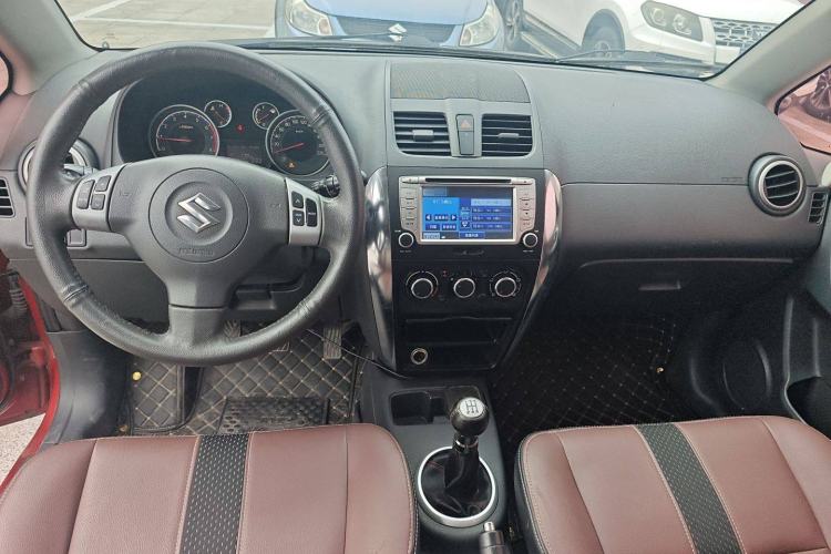 Used Suzuki SX4 2012 1.6L Manual Ruiqi Model Interior 3