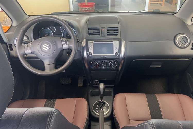 Used Suzuki SX4 2012 1.6L Automatic Ruiqi Model Interior 3
