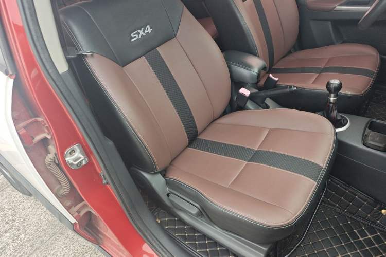 Used Suzuki SX4 2012 1.6L Manual Ruiqi Model Interior 4