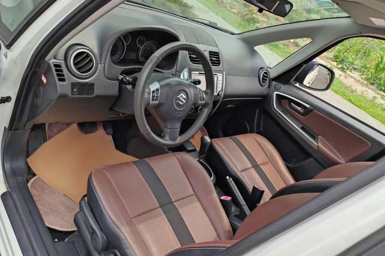 Used Suzuki SX4 2012 1.6L Automatic Ruiqi Model Interior 8