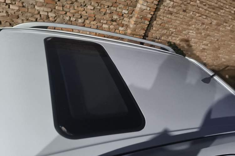 Used Suzuki SX4 2012 1.6L Automatic Ruiqi Model Roof