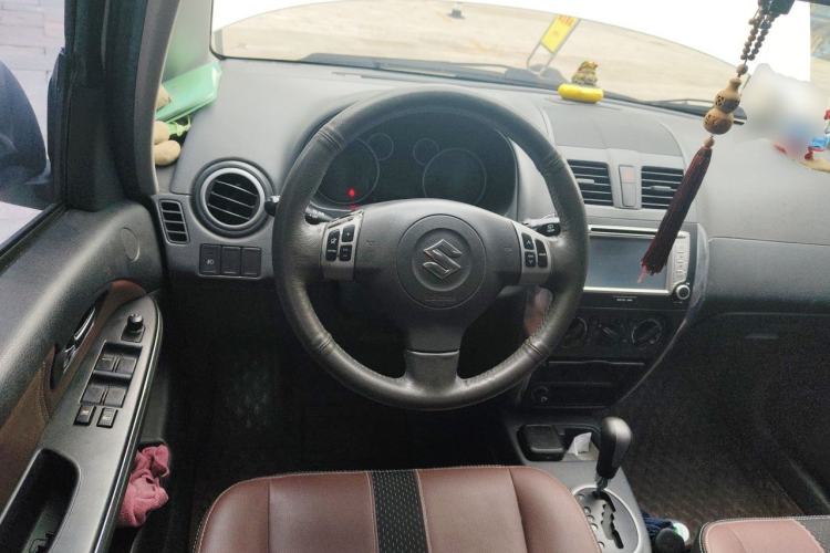 Used Suzuki SX4 2012 1.6L Automatic Ruiqi Model Steering Wheel