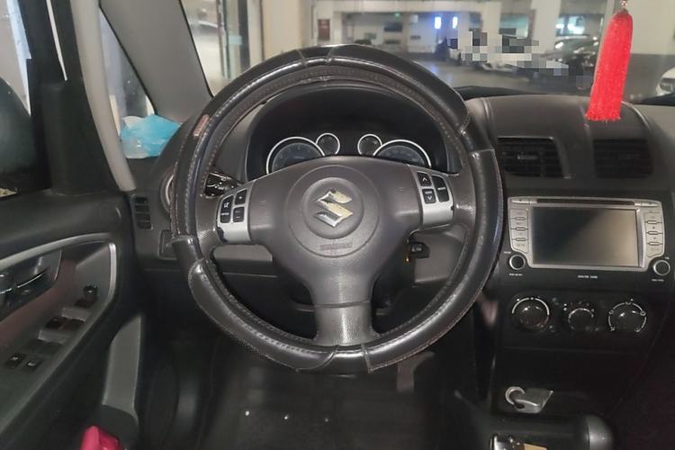 Used Suzuki SX4 2012 1.6L Automatic Ruiqi Model Steering Wheel