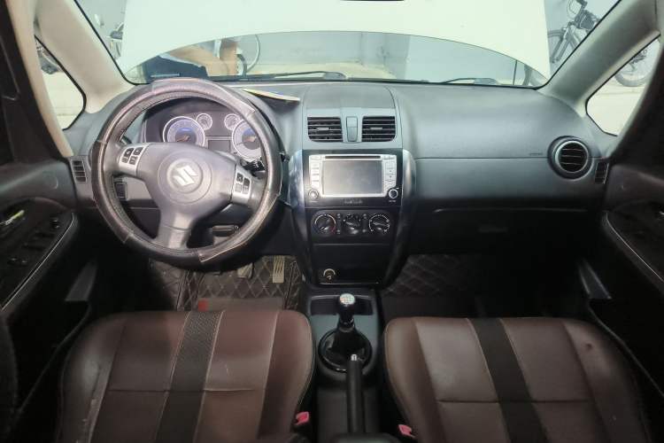 Used Suzuki SX4 2012 1.6L Manual Ruiqi Model Center Console