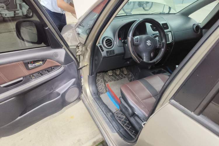 Used Suzuki SX4 2012 1.6L Manual Ruiqi Model Driver Seat