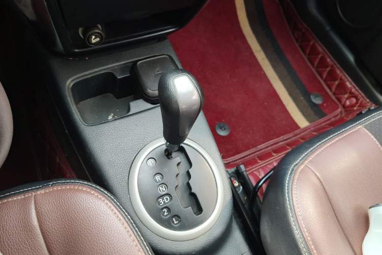 Used Suzuki SX4 2012 1.6L Automatic Ruiqi Model Gear Lever