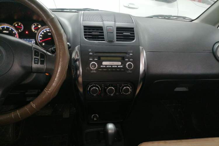Used Suzuki SX4 2013 1.6L Automatic CoolRide Model Audio And AC Panel