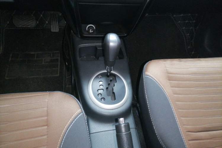 Used Suzuki SX4 2013 1.6L Automatic CoolRide Model Gear Lever