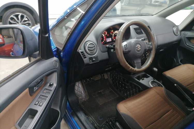 Used Suzuki SX4 2013 1.6L Automatic CoolRide Model Interior 3